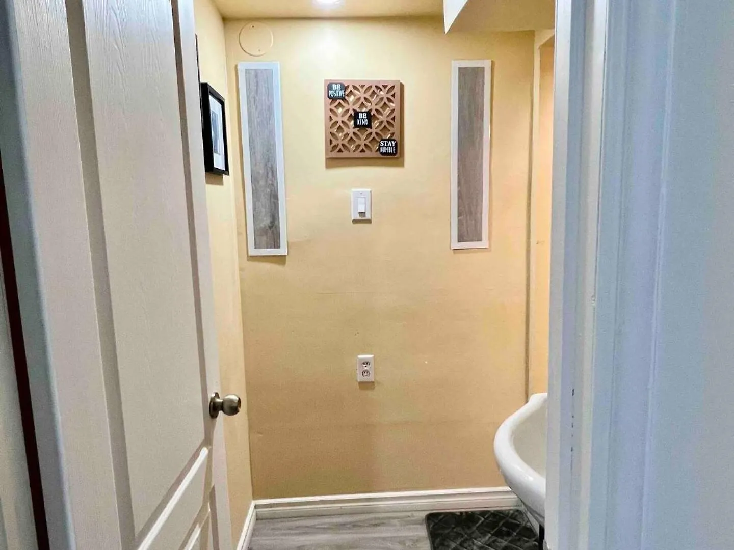 K8 Room Near Airport Mississauga Holiday home